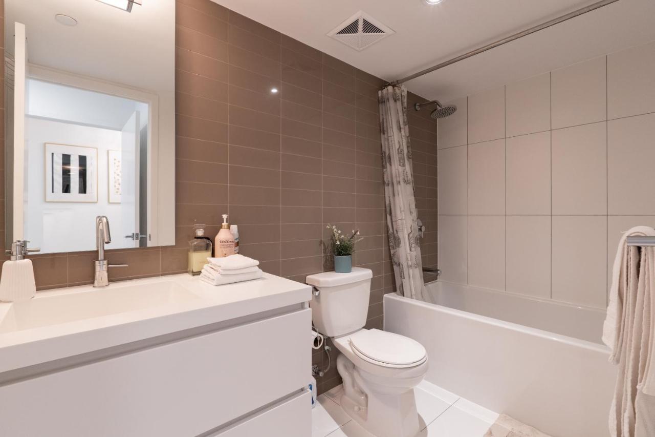 Chic 2 Bedroom 2.5 Bath Downtown