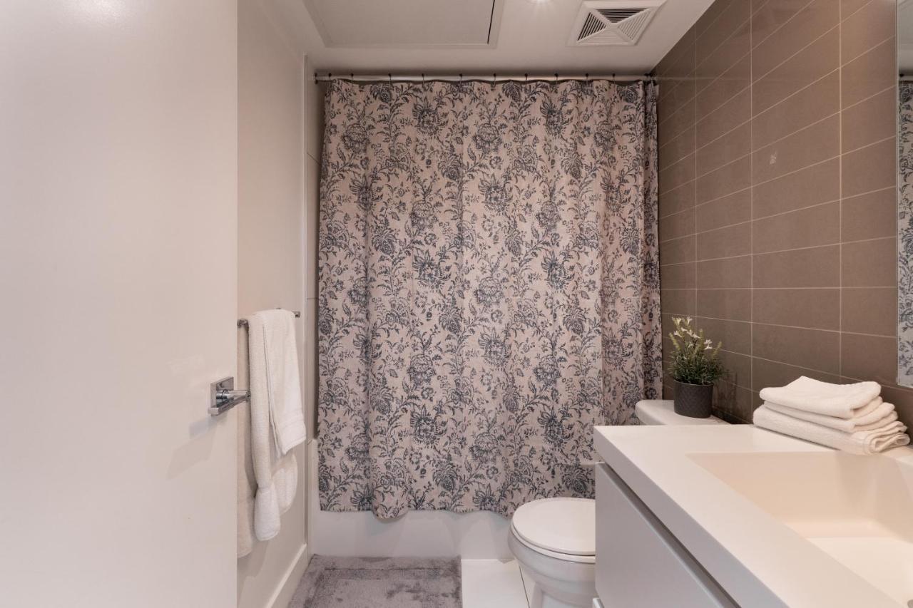 Chic 2 Bedroom 2.5 Bath Downtown Toronto