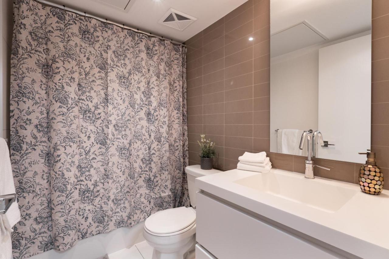 Chic 2 Bedroom 2.5 Bath Downtown