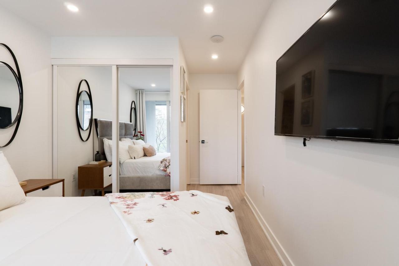Chic 2 Bedroom 2.5 Bath Downtown *