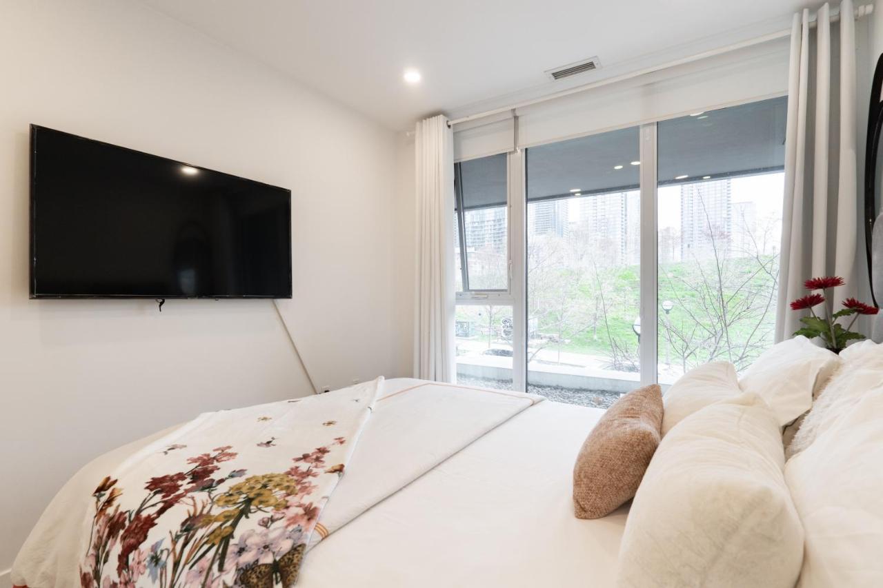 Chic 2 Bedroom 2.5 Bath Downtown
