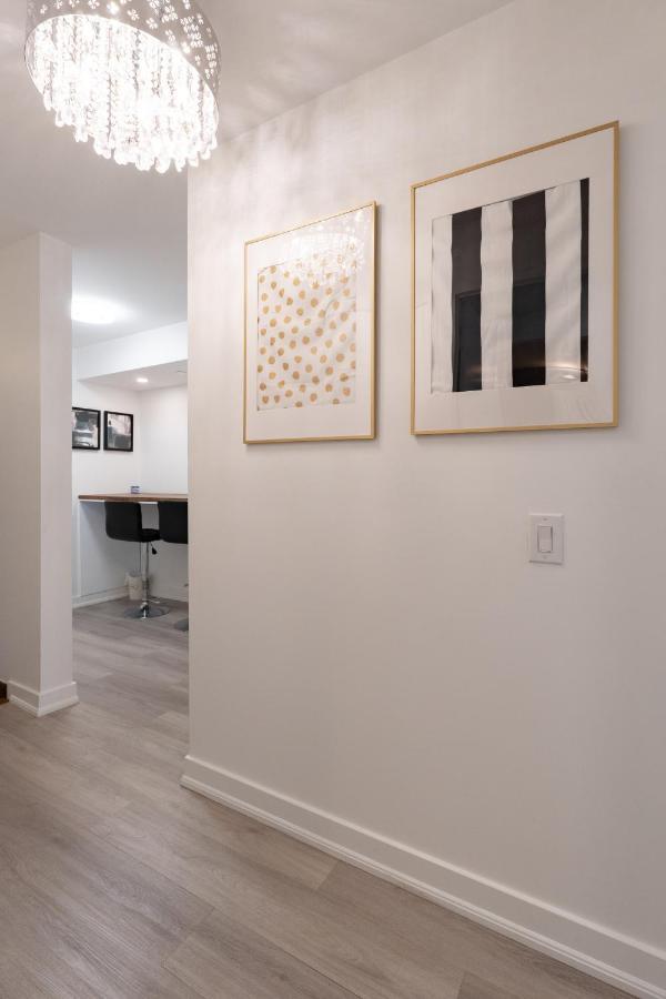 Chic 2 Bedroom 2.5 Bath Downtown
