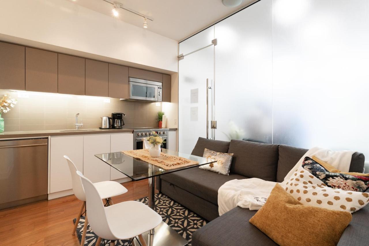 Apartment Chic 2 Bedroom 2.5 Bath Downtown