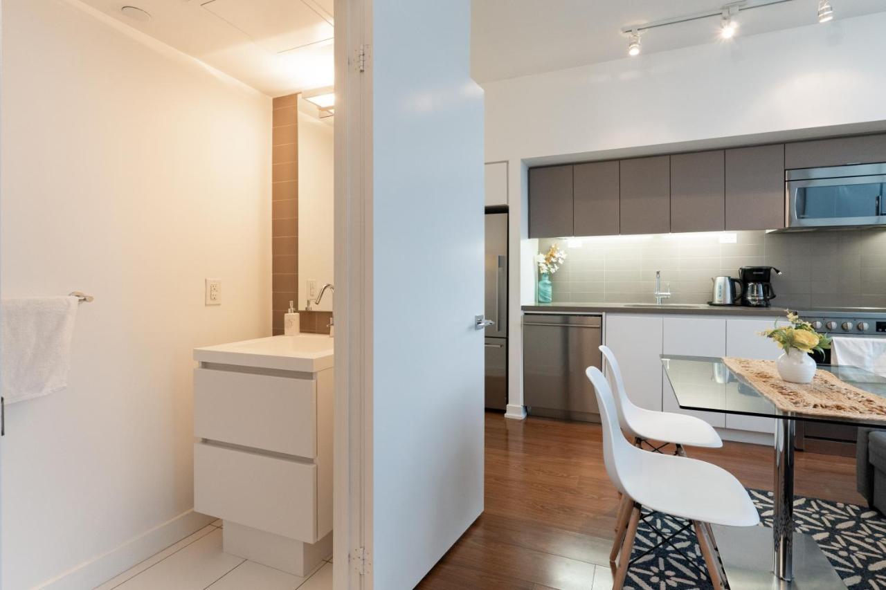 Apartment Chic 2 Bedroom 2.5 Bath Downtown *