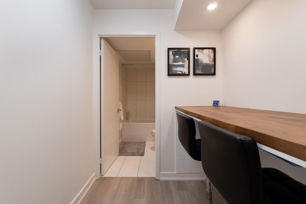Apartment Chic 2 Bedroom 2.5 Bath Downtown *