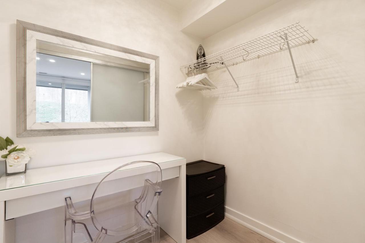 Chic 2 Bedroom 2.5 Bath Downtown Apartment *