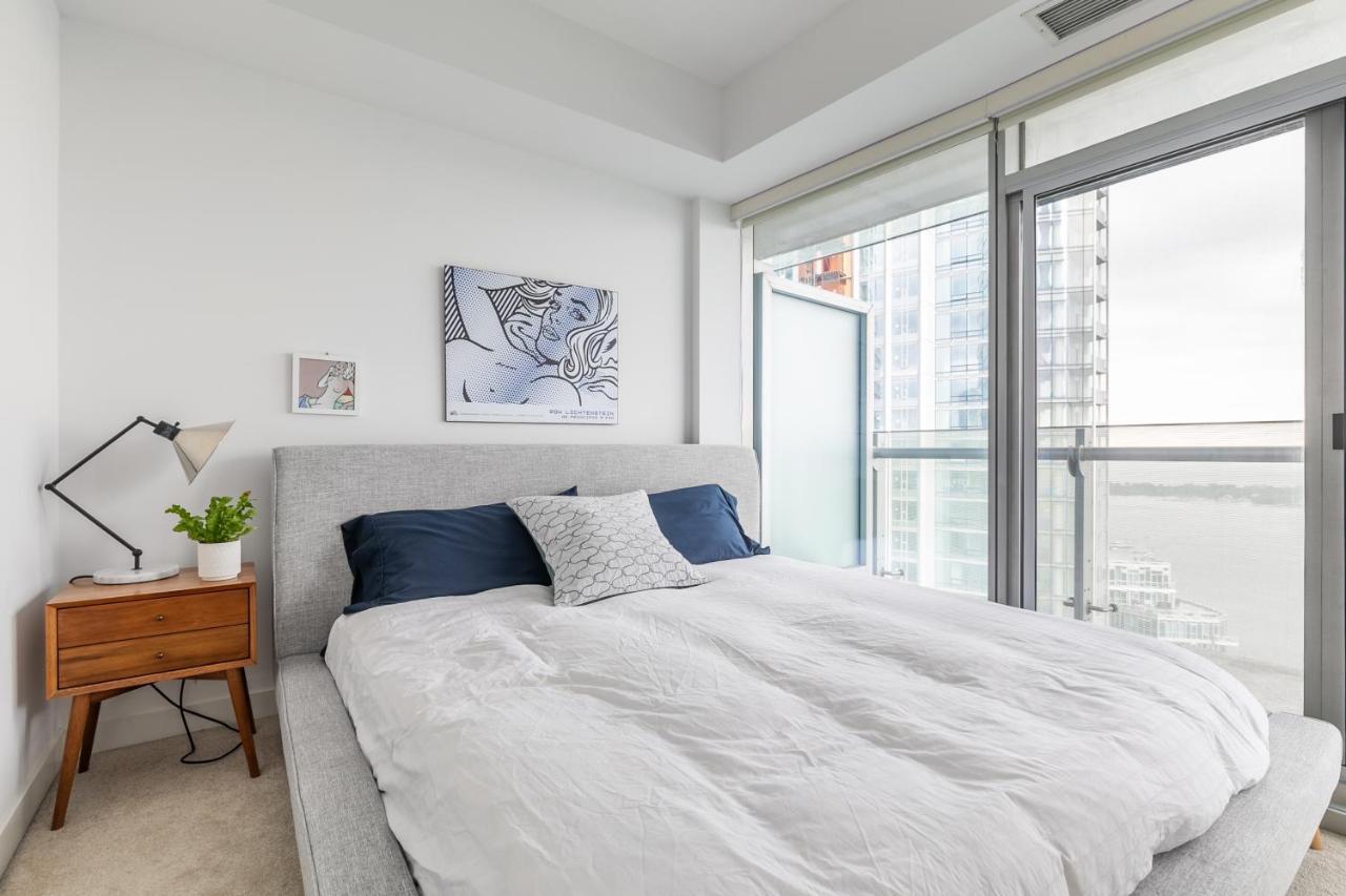 Apartment Cloud 9 In Downtown Toronto