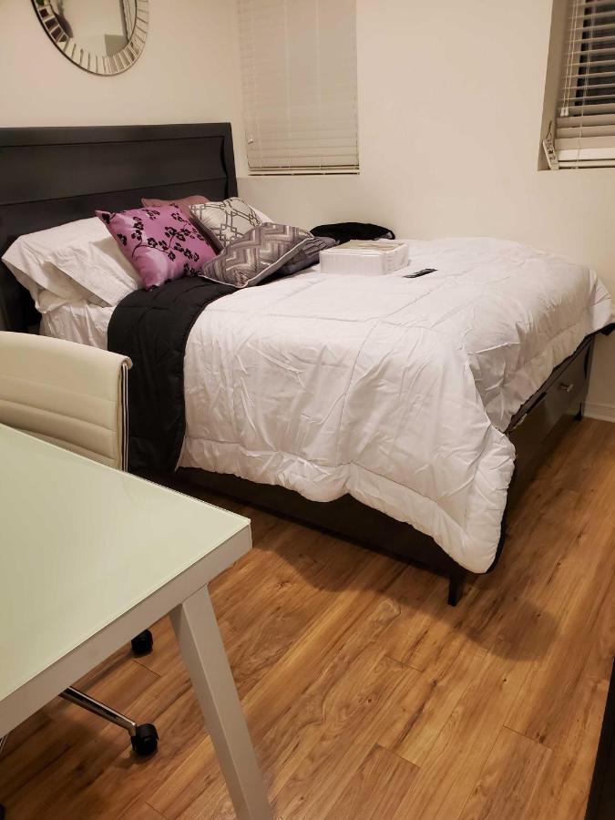 Beautiful Townhouse Near Yorkdale Mall, Wilson Subway *
