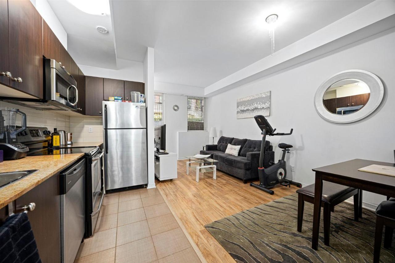 Beautiful Townhouse Near Yorkdale Mall, Wilson Subway Apartment