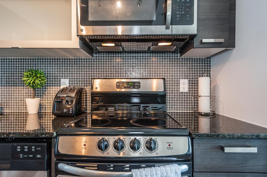 Soho 2 Bed | 2 Bath Cn Tower View Apartment *