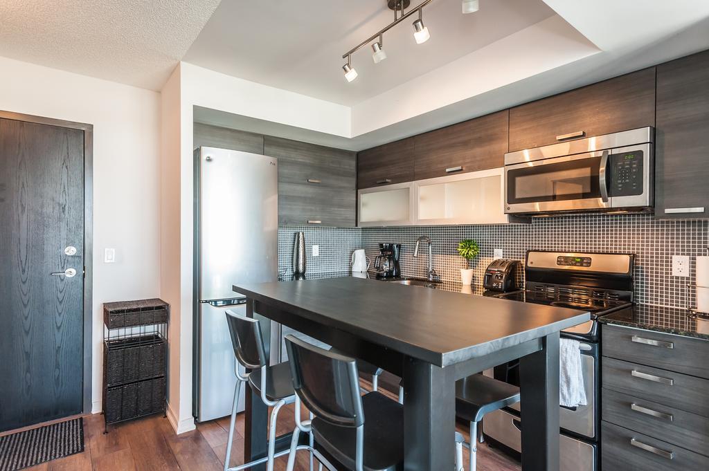 Apartment Soho 2 Bed | 2 Bath Cn Tower View *