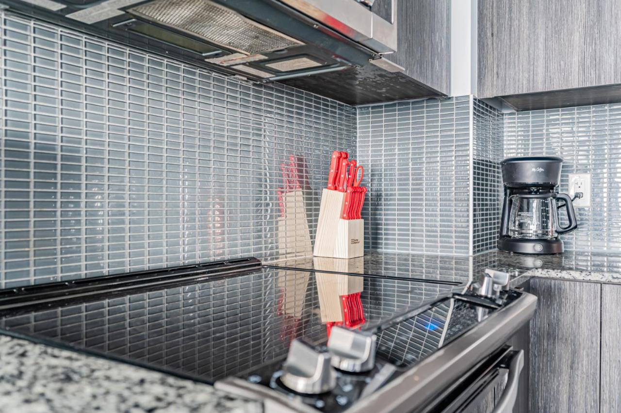 In Parklawn & Lake Shore With Free Parking Close To Airport Toronto