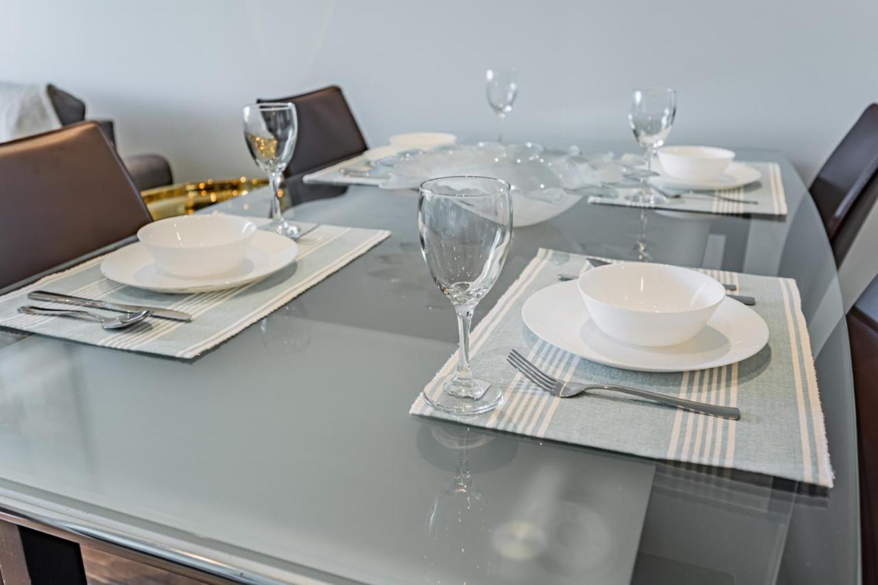 Apartment In Parklawn & Lake Shore With Free Parking Close To Airport