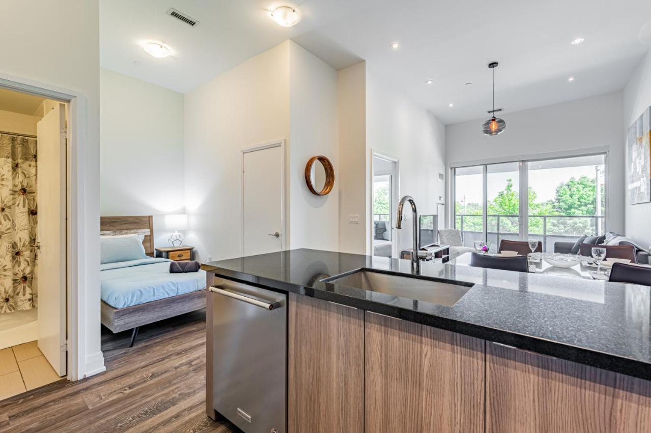 In Parklawn & Lake Shore With Free Parking Close To Airport Apartment