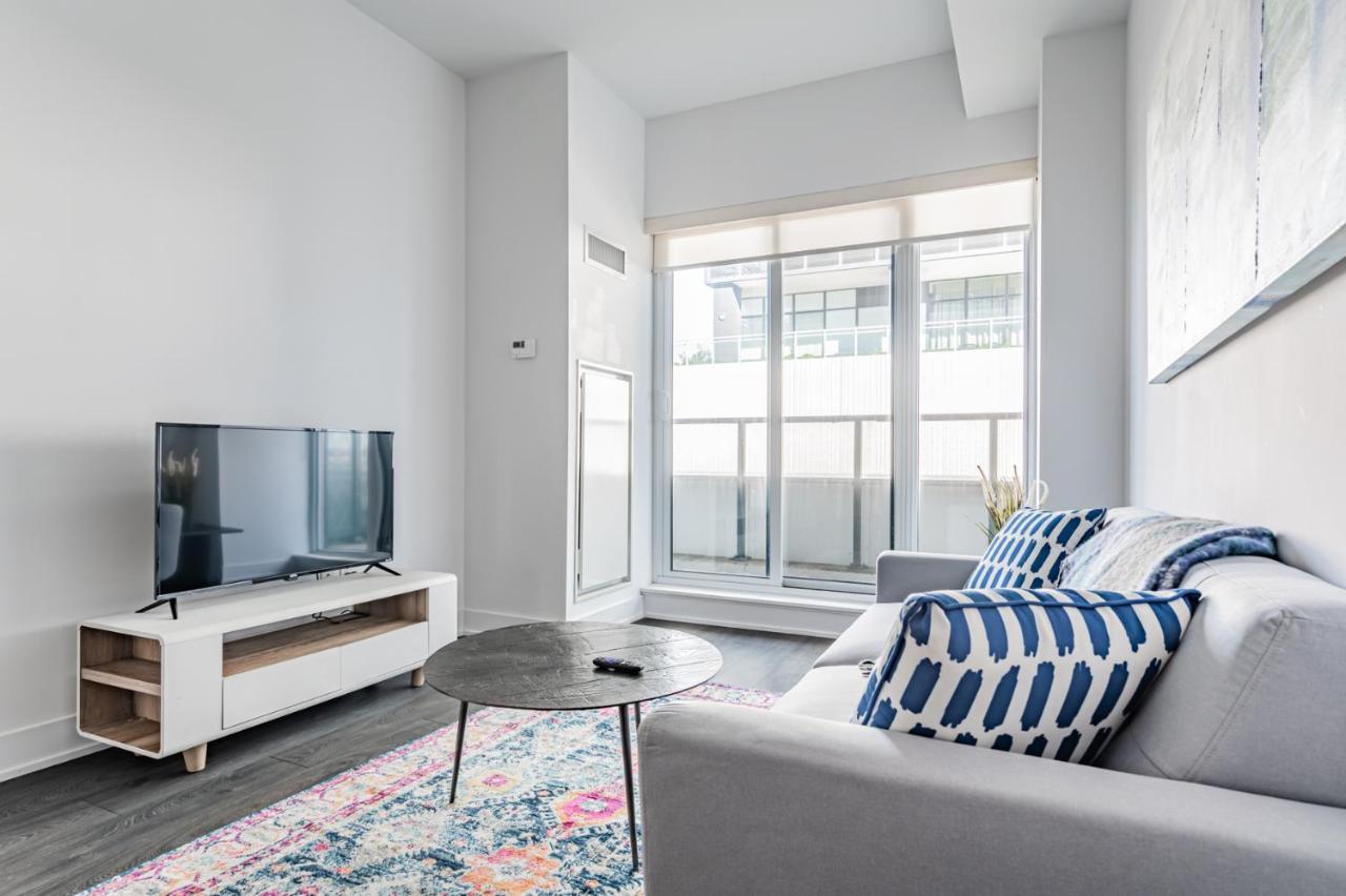 In Parklawn & Lake Shore With Free Parking Close To Airport Apartment