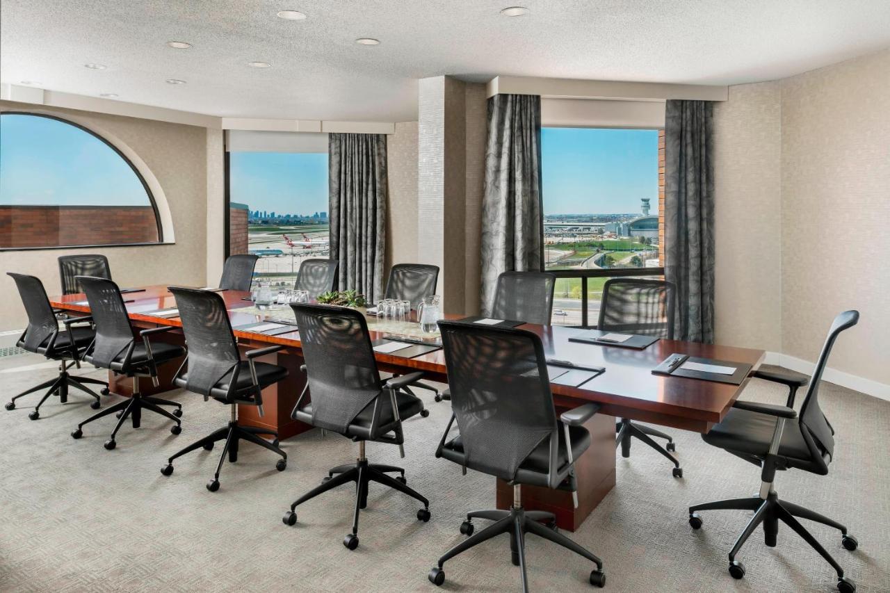 The Westin Airport Hotel Toronto