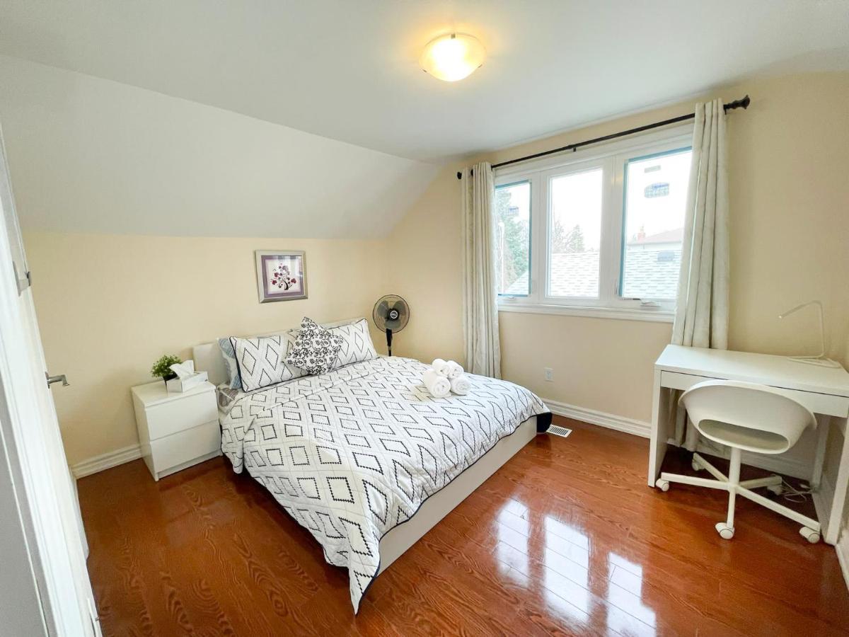 Cozy Bedroom - 7 Min Walk To Kennedy Station - Shared Bathroom Homestay Toronto