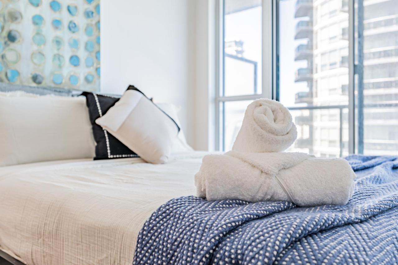 Apartment Two Bedroom Condo! Union Station! Downtown Core *