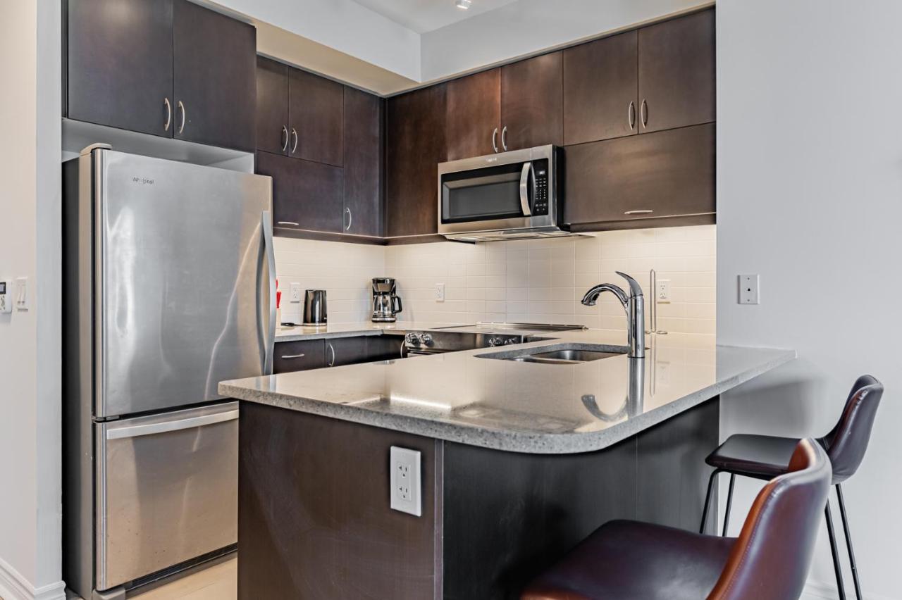 Apartment Two Bedroom Condo! Union Station! Downtown Core Toronto