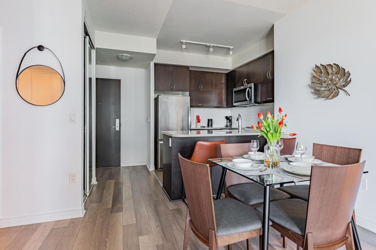 Apartment Two Bedroom Condo! Union Station! Downtown Core *