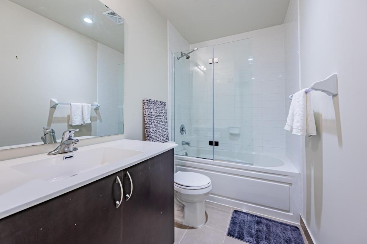 Two Bedroom Condo! Union Station! Downtown Core * Toronto