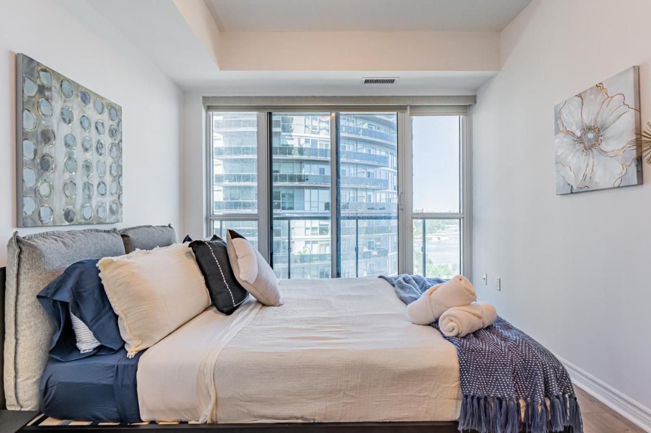 Two Bedroom Condo! Union Station! Downtown Core * Toronto