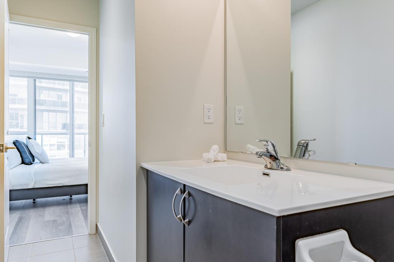 Apartment Two Bedroom Condo! Union Station! Downtown Core Toronto