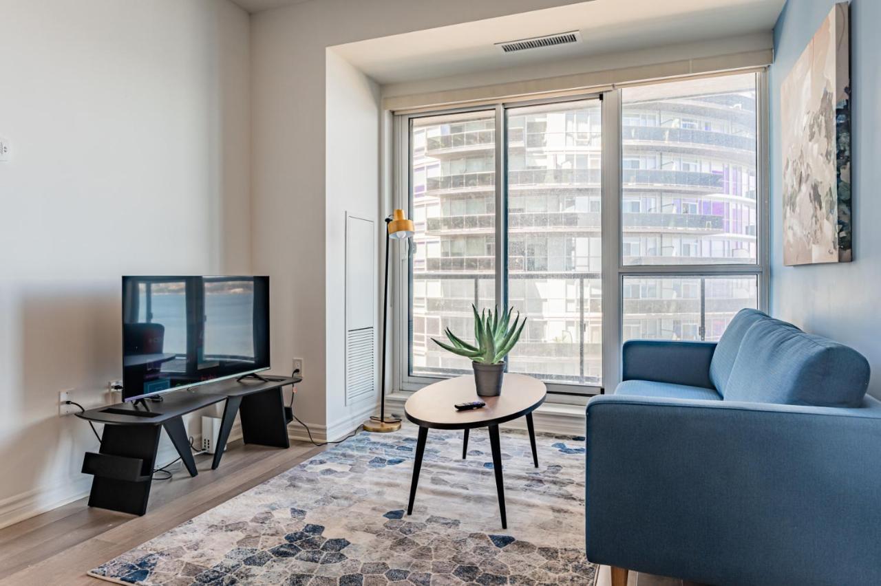 Apartment Two Bedroom Condo! Union Station! Downtown Core *