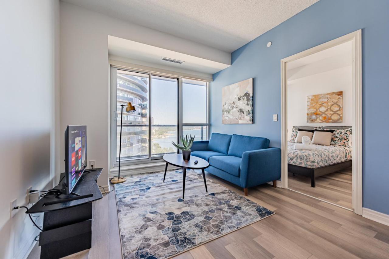 Two Bedroom Condo! Union Station! Downtown Core * Toronto