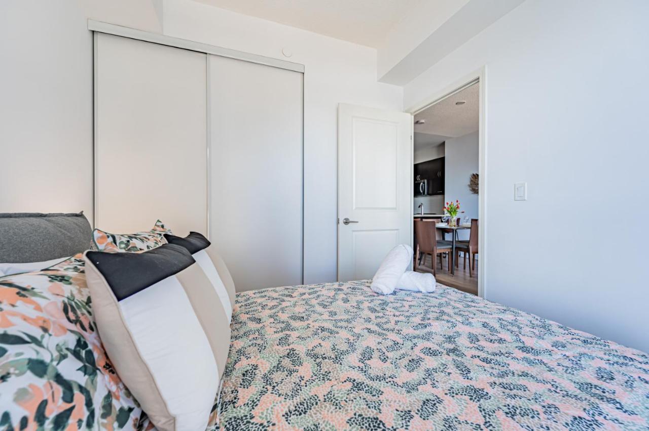 Two Bedroom Condo! Union Station! Downtown Core Apartment