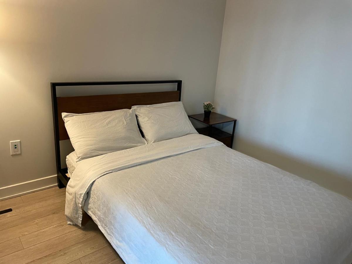 Three-bedroom With Free Parking Nearby Cn Tower With Lake View Apartment