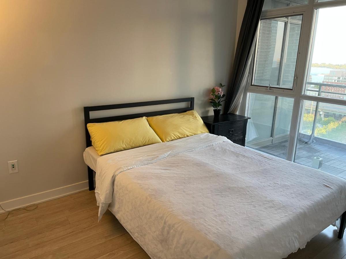 Three-bedroom With Free Parking Nearby Cn Tower With Lake View Toronto