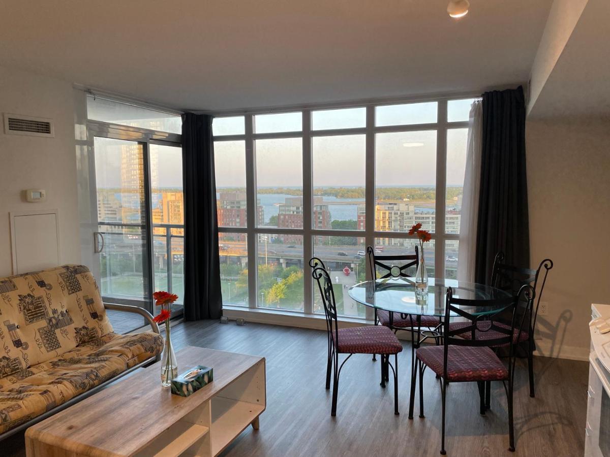 Three-bedroom With Free Parking Nearby Cn Tower With Lake View * Toronto