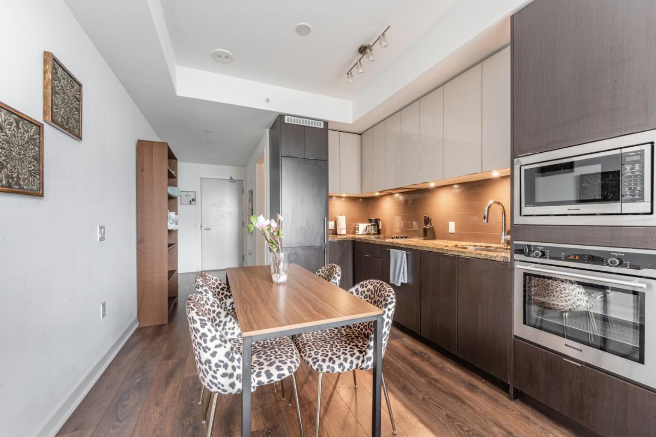 Lovely In Downtown Core Apartment *