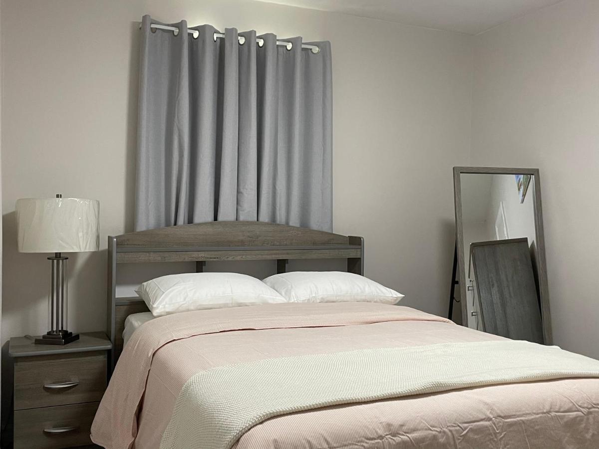 Luxurious Cozy House In Bluffs With Lake View Holiday home Toronto