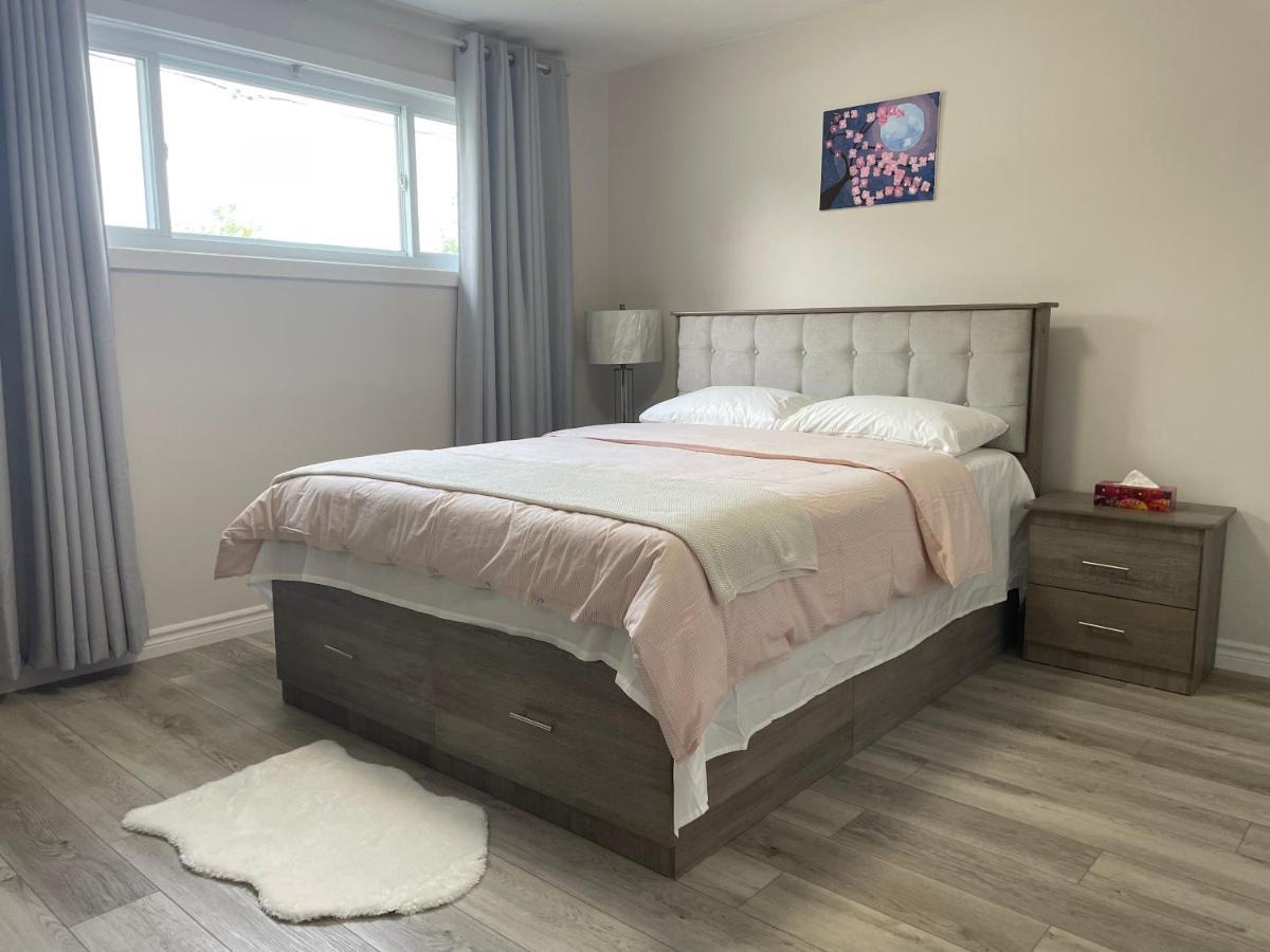 Luxurious Cozy House In Bluffs With Lake View Holiday home Toronto