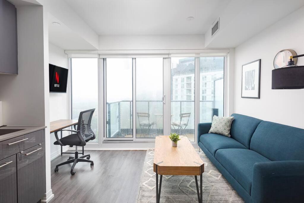 Spacious Studio W/ View! Steps From Eatons & Tmu! Apartment Toronto