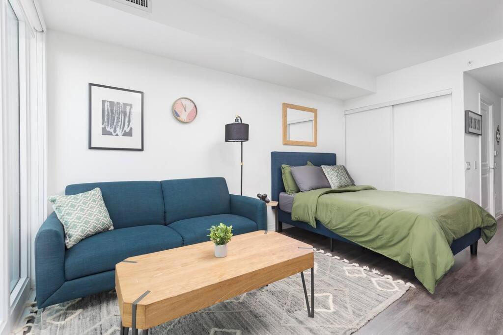 Apartment Spacious Studio W/ View! Steps From Eatons & Tmu!