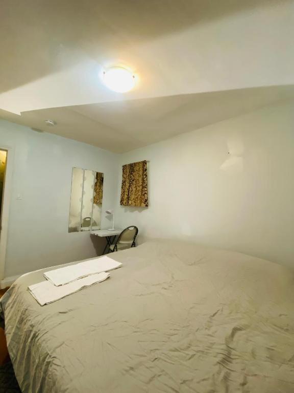 Relax Ii East York Space Share *