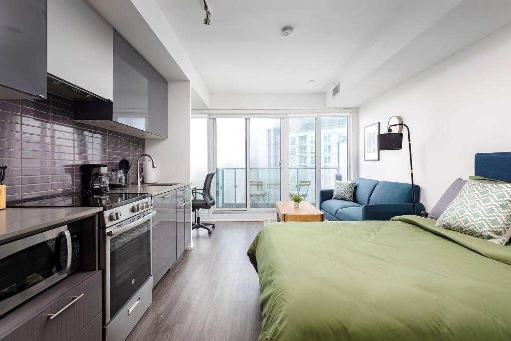 Spacious Studio W/ View! Steps From Eatons & Tmu! Apartment