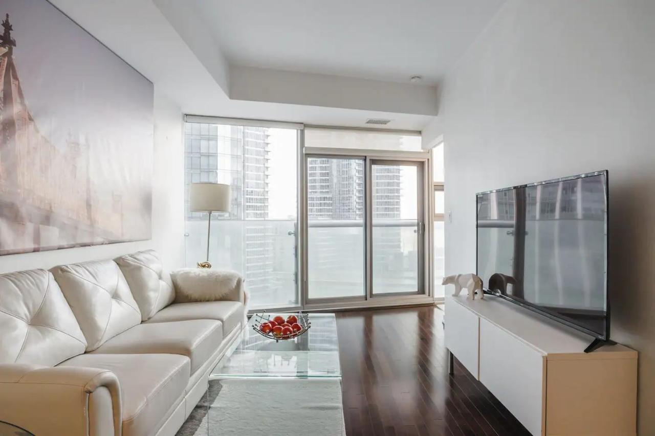 Apartment Luxury 2-bedroom Parking, View Of Cn Tower *