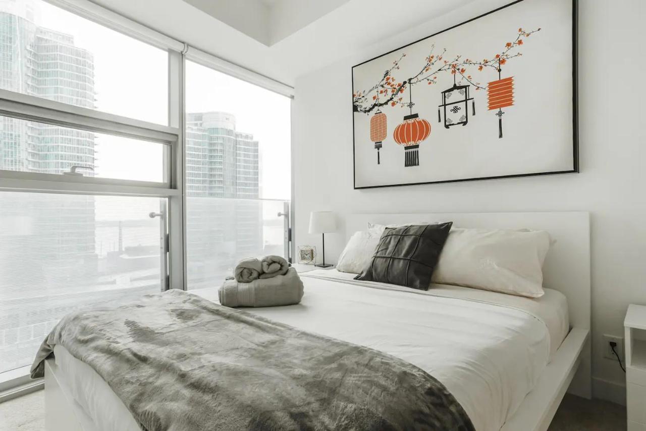 Apartment Luxury 2-bedroom Parking, View Of Cn Tower *