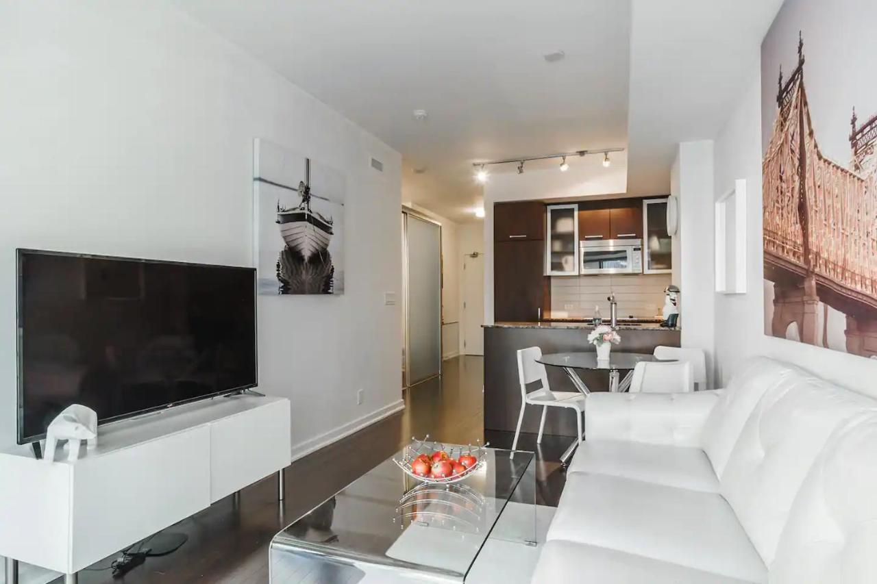 Luxury 2-bedroom Parking, View Of Cn Tower * Toronto
