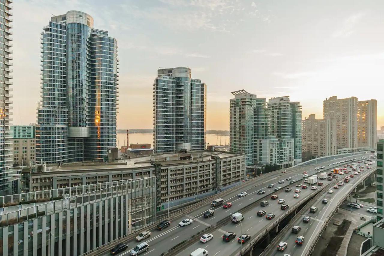 Luxury 2-bedroom Parking, View Of Cn Tower Toronto