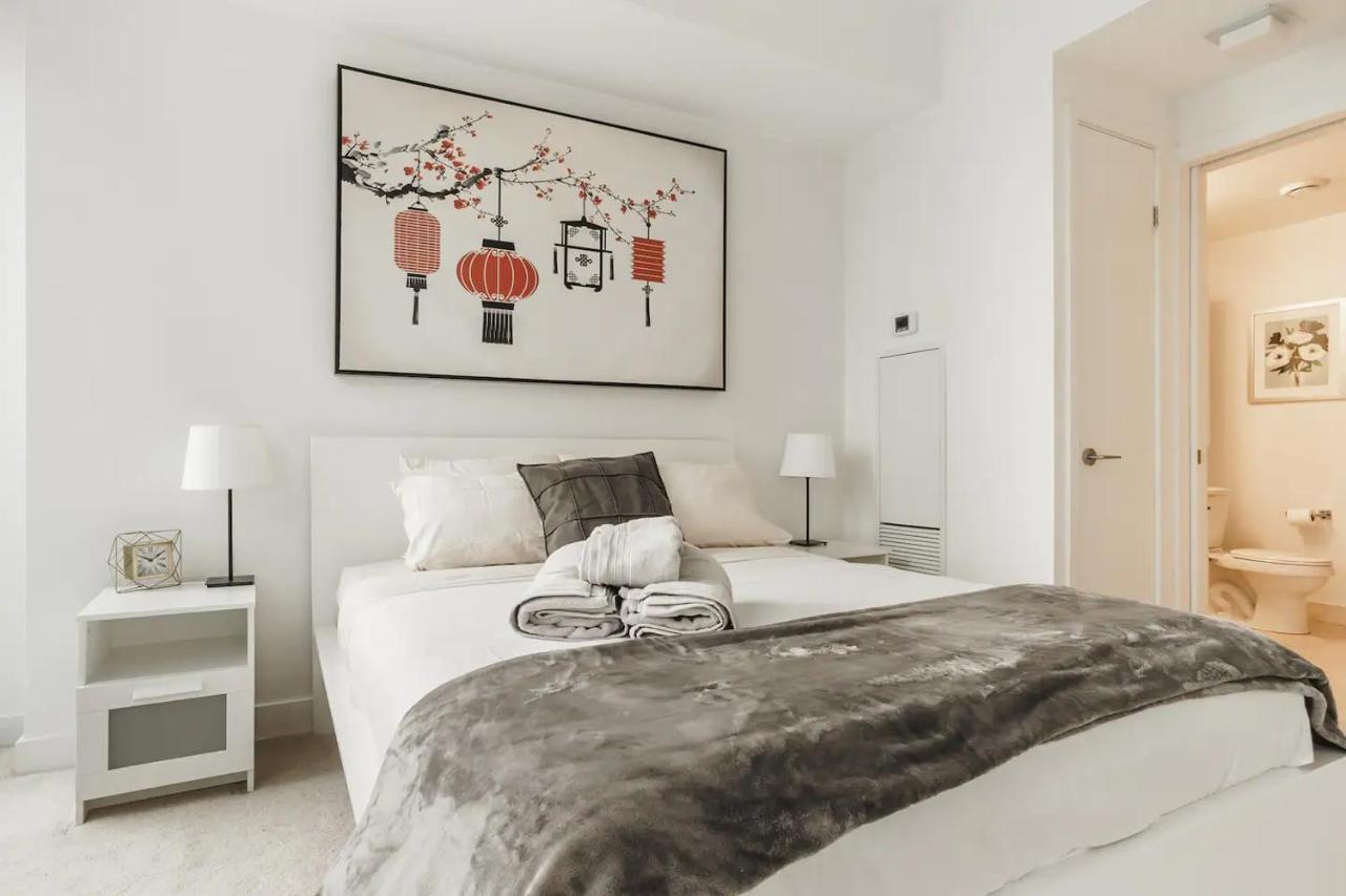 Luxury 2-bedroom Parking, View Of Cn Tower * Toronto