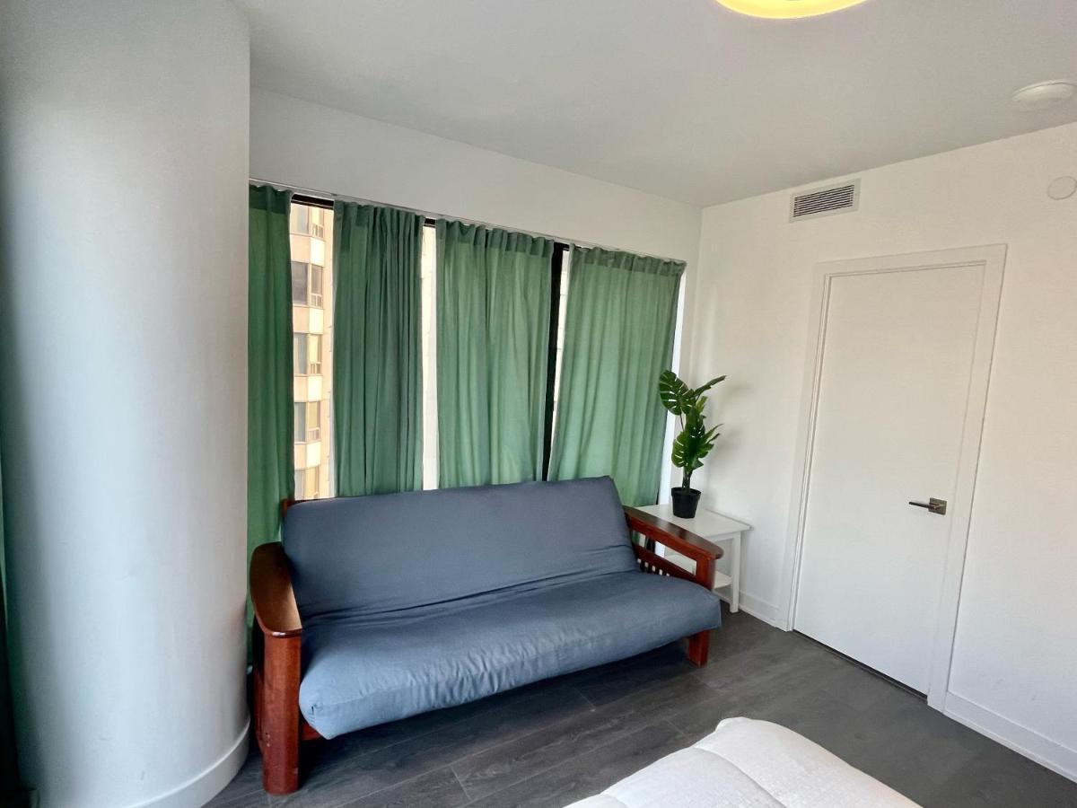 Two Br Two Br Study Yorkville Apartment *