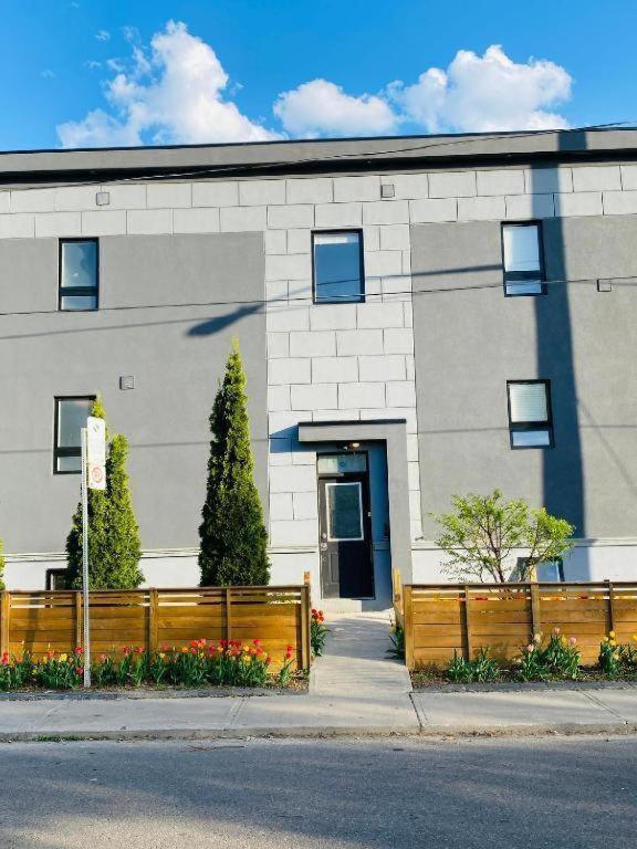 Apartment Deluxe Ii Space Share Canada Toronto