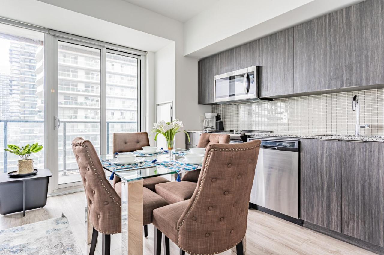 Two Bedroom Condo! Union Station! Downtown Core Apartment Toronto