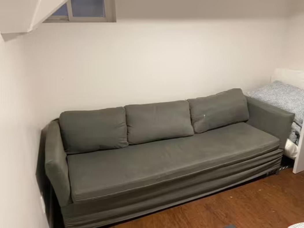 Basemewnt With Private Bathroom 36c