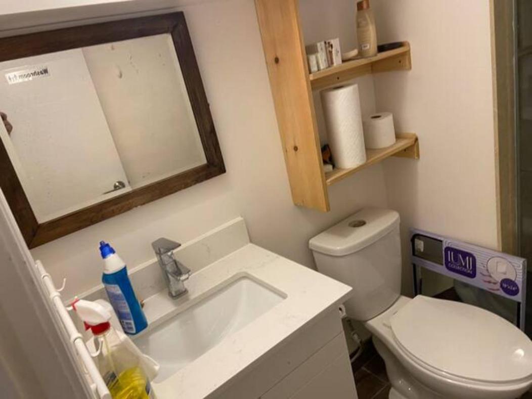 Basemewnt With Private Bathroom 36c *